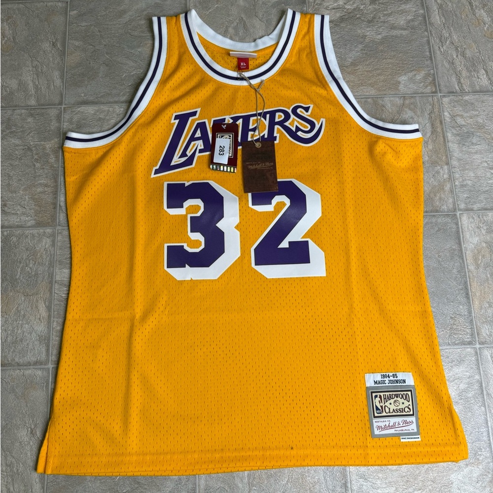 Los Angeles Lakers Mitchell And Ness Jersey Mens Size XLarge Yellow #32 Magic